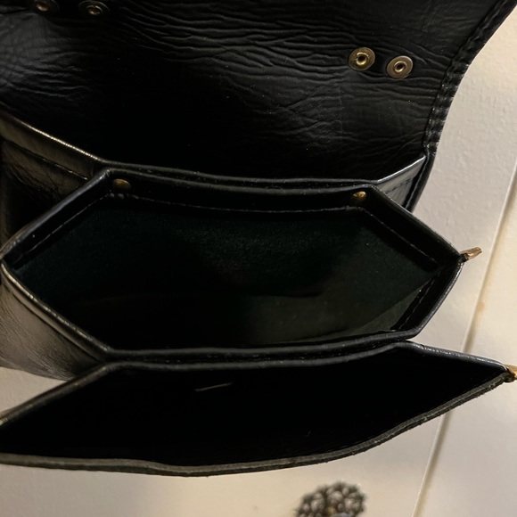 BUNDLE OF POCKETBOOKS 4 - Picture 3 of 12